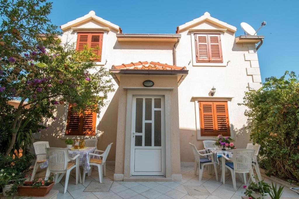 Apartma Longo *